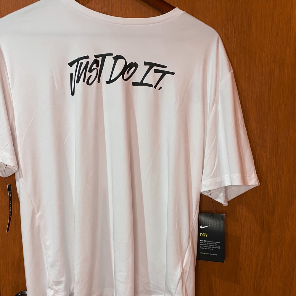 Nike Loose Fit Activewear shirt - White